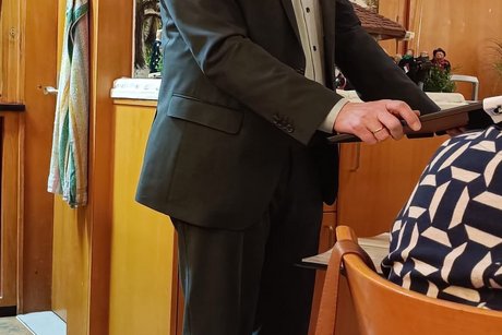 OB Tralmer bei seinem Gru&szlig;wort.