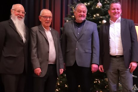 Winter-/Adventsfeier 2025 - Pater Liebscher, Hubert Kusche, Franz Brenneis, Patrick Rickenbrot (von links nach rechts)
