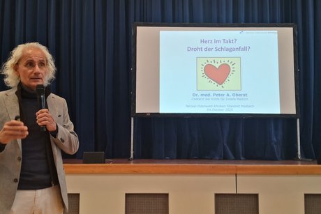 Herbstfest 2025 Herbstfest 2025 - Dr. med. Peter A. Oberst bei seinem Fachvortrag zum Thema "Schlaganfall"
