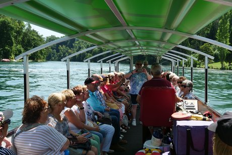 Bei der Schifffahrt am Rheinfall.