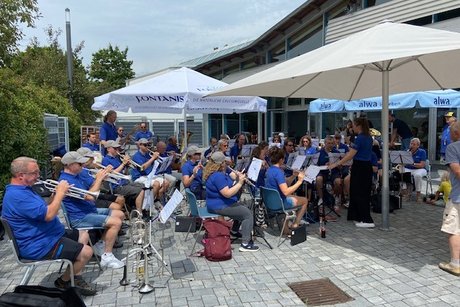 Die Musikanten des Musikverein Remchingen beim Einsatz