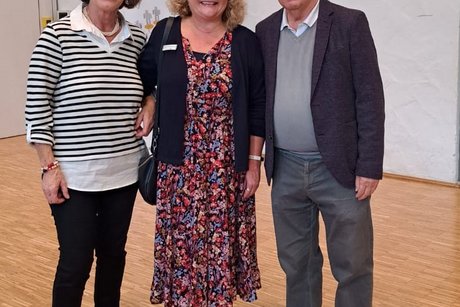Herbstfest 2024 - v.li.n.re: Annette Kusche (stellv. Vorsitzende), Birgit Scheuermann (Pflegestützpunkt Neckar-Odenwald-Kreis), Hubert Kusche (Vorsitzender)