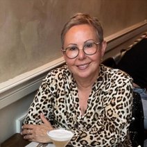 Hier sehen sie Claudi Brendle, geboren 1961, 159 cm, hellbraune Haare