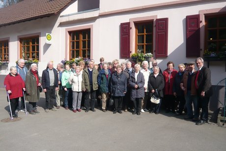 Teilnehmer vor der Gaststätte "Alte Schmelz" in Bad Dürkheim