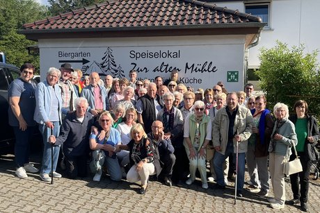 Gruppenbild vor der "Alten M&uuml;hle" in Heppenheim