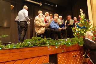 Bild zeigt die VdK Gesangsgruppe bei der Weihnachtsfeier