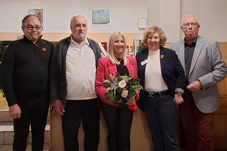 Teile des Vorstand, 400.Mitglied Marika Berger, Ursula Rind und Herbert Kurz vom VdK-Kreisverband Heilbronn