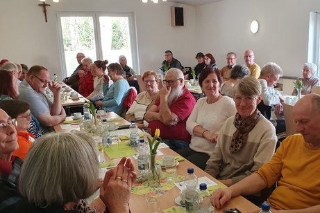 2. Vorsitzende Brigitte Hennge im Vordergrund
