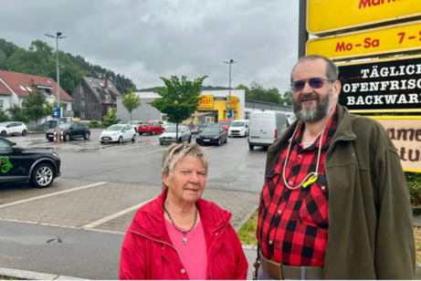 OV Vorsitzender Johannes Mack und Mitglied Waltraut Heduschka