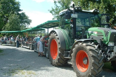 Fahrt mit dem Mostzügle Die Reisegruppe bei der Rundfahrt