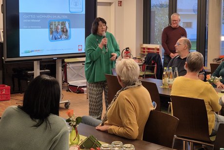 Susanne Jablonsky begrüßt die Besucher der Veranstaltung