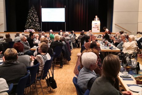 Winter-/Adventsfeier 2025 - Gru&szlig;worte der Stadt Mosbach von B&uuml;rgermeister Patrick Rickenbrot