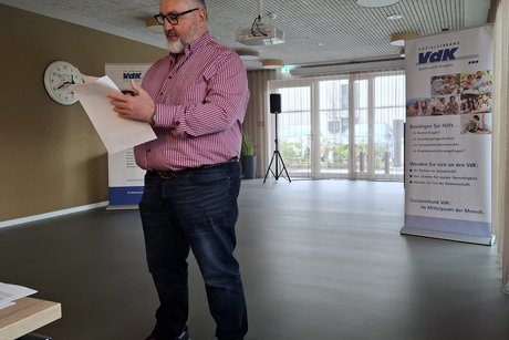 Begr&uuml;&szlig;ung / Totenehrung/ Bericht 1. Vorsitzender Erich Weik