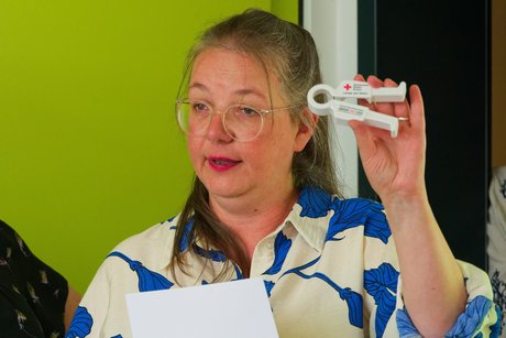 Die Vorsitzende Ines Schmidt bei der Begrüßung