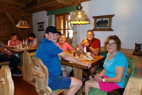 Beim Kn&ouml;delzauber im Almdorf