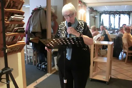 Die 1.Vorsitzende Elisabeth Strobel bei ihrer Begrüßung