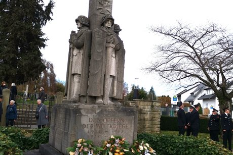 Denkmal und Kränze VdK OV Bad Rappenau