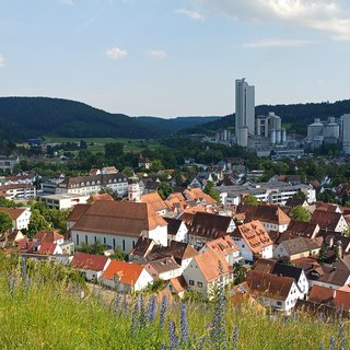 Schelklingen mit Zementwerk