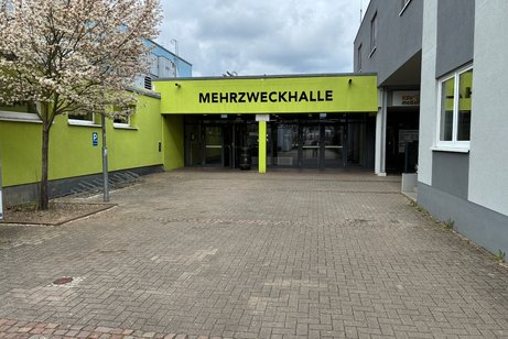Eingang der Mehrzweckhalle Schriesheim