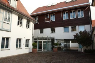 Das Bild zeigt den Eingang des Bürgerhaus Heddesheim