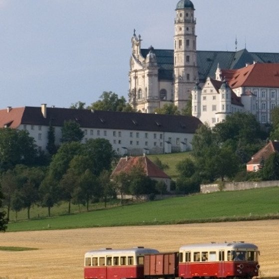 Kloster Neresheim mit der Härtsfeldschättere