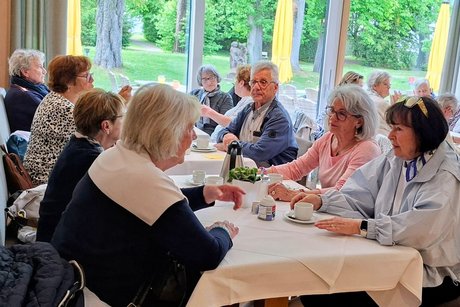 VdK'ler beim Kaffee im Hotel St. Elisabeth, Kloster Hegne