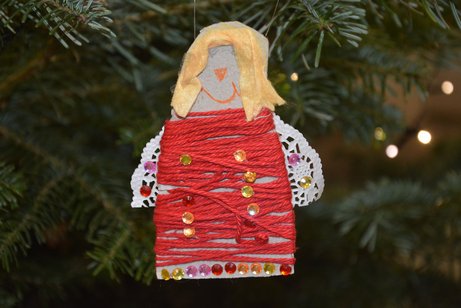 Weihnachtsengel am Christbaum