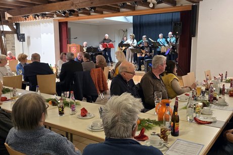 Weihnachtslieder mit der Gitarrengruppe