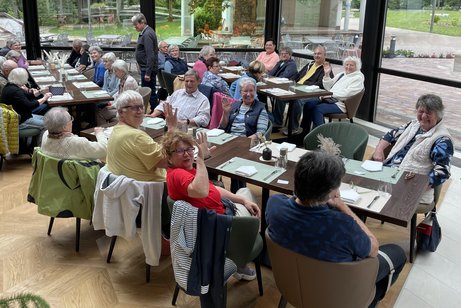 VdK Mitglieder beim gemeinsamen Mittagessen