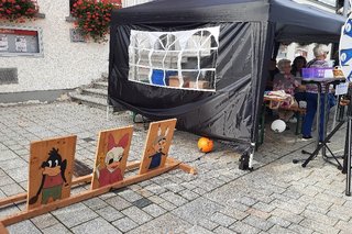 VdK Stand - vorne mit Fußballspiel für "kleine und große Kinder"