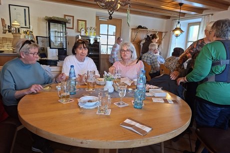 Susanne - Greti und Gisela im Gasthof Adler, Heudorf