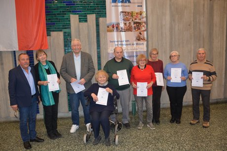 Ehrung der Jubilare durch (v.l.) Klaus Richert f&uuml;r Renate Barth, Fritz Bletzer, Ute Heibel, Michael Proissl, Carola Beck, Johanna Ruland, Sylvia Luca, Alfio Luca