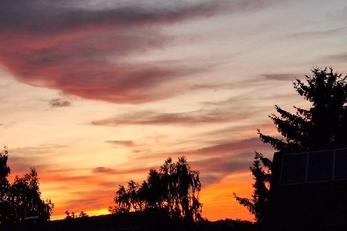 Farbenfroher Abschied der Sonne am Abend