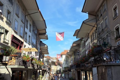 Obere Hauptgasse mit Hochtrottoire