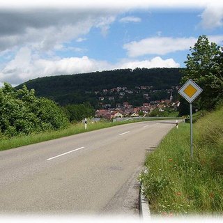 Blick auf die Zufahrt nach Braunsbach von Süden.