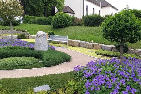G&auml;rtnergepflegtes Gr&auml;berfeld (Gartenbau Hugenschmidt GmbH) in Kandern