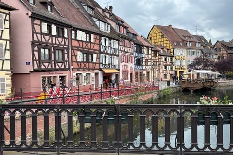 Ansicht von Fachwerkhäusern am Flüsschen Lauch