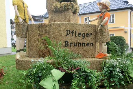 Strohfiguren