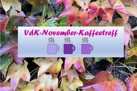 Herbstlaub mit Kaffeetasse