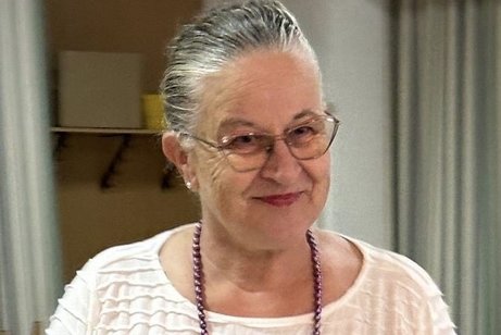 Auf dem Foto sieht man die aktuelle Vorsitzende Elisabeth Knebel bei ihrer Begr&uuml;&szlig;ungsrede.