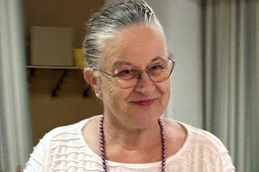 Auf dem Foto sieht man die aktuelle Vorsitzende Elisabeth Knebel bei ihrer Begr&uuml;&szlig;ungsrede.