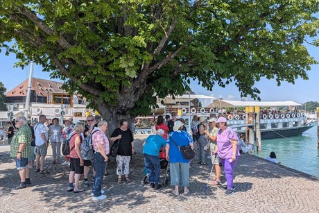 Gruppenbild bei der Schiffsanlegestelle