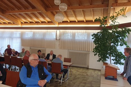 auf dem Bild sieht man den Vorsitzenden und Mitglieder