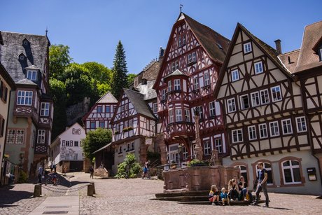 Marktplatz Miltenberg mit Familie