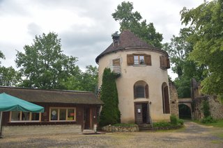 Draussen im regnerischen auf der Ruine Hornstein