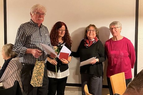 5 Pers. bei der Ehrung von 2 Teilnehmern f&uuml;r 25-j&auml;hrige Mitgliedschaft.