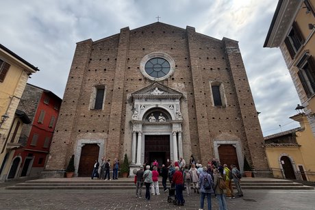 Eingang am Dom Santa Maria Annunziata in Salo