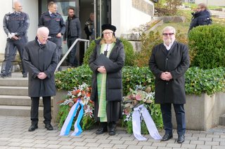 Ortsvorsteher Jürgen Kurz, Pfarrerin Silke Bauer-Gerold und VdK-Ortsverbandsvorsitzender Roland Sauter.