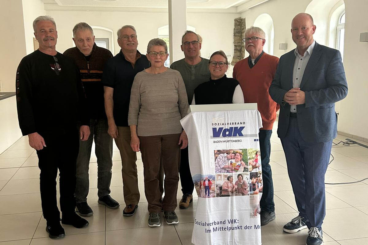 Vorstandschaft VdK OV-Geislingen mit B&uuml;rgermeister Oliver Schmid, von rechts n. links B&uuml;rgermeister Oliver Schmid, Johann Hirt Schriftf&uuml;hrer, Bettina Melle Frauenvertreterin. Harald Kohle Beisitzer, Elisabeth M&uuml;ller Beisitzer, Josef Stocker Kassier. Detlef R&auml;del Beisitzer, Bernd Schoppenhauer Beisitzer,