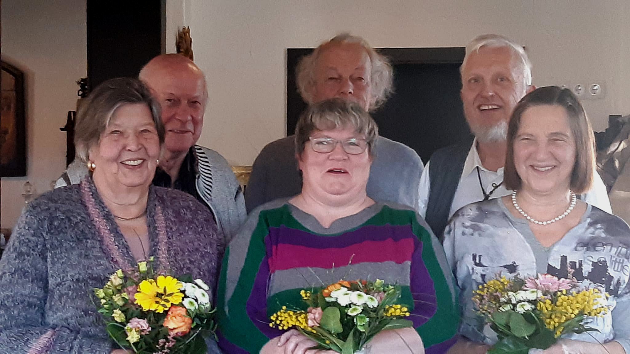 Vorne von links nach rechts: Renate Eichin (Frauenbeauftragte) - Heike Wiese (Schriftführerin) - Christa Kieferle (Kassenprüferin) zweite Reihe von links nach rechts: Roland Senfle (Kassenprüfer) - Wolfgang (Jack) Müller (Kassier) und Rudy Schall-Osper (Vorsitzender)